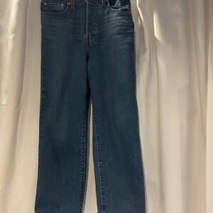 Levi straight ribcage jeans size 28